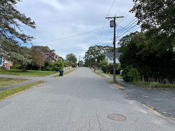 5th image of 137 Howe St