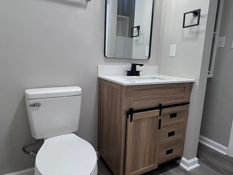 Fisher St Apartments — Photo 35