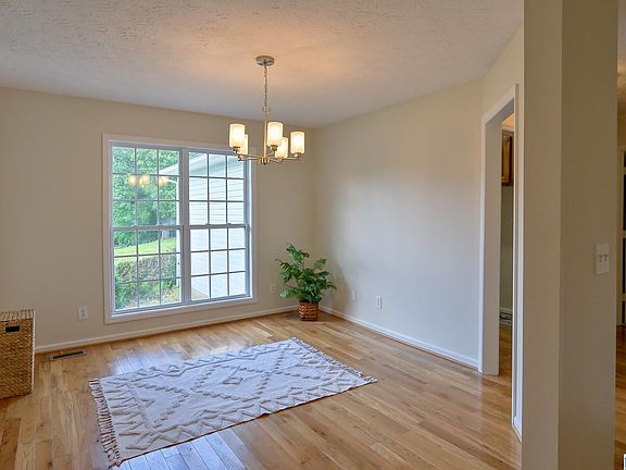 5th image of 506 Bernard Couch Dr