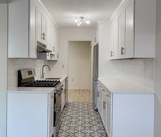 570 Whitney Ave — Photo 3