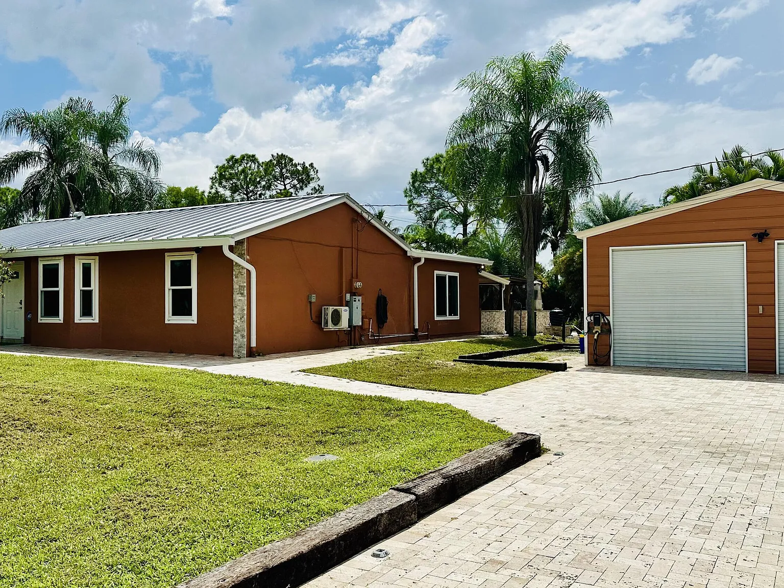 3 bed, 2.0 bath, 1831 sqft, $4,500 — Photo 2
