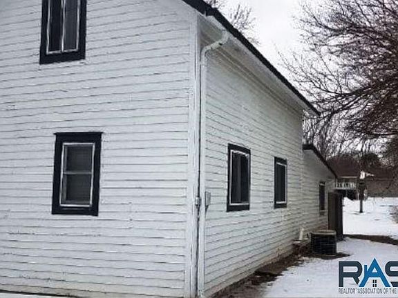 2nd image of 600 6th St SE