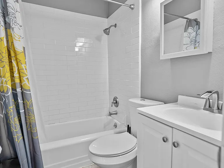 610 Clark St #1 — Photo 5