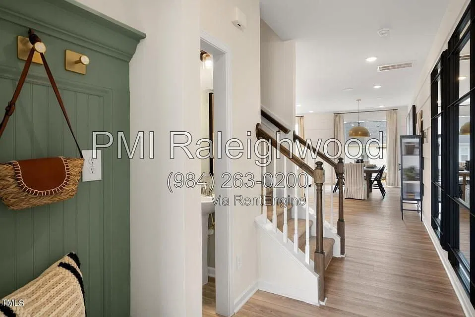 3 bed, 2.5 bath, 1674 sqft, $1,965 — Photo 3