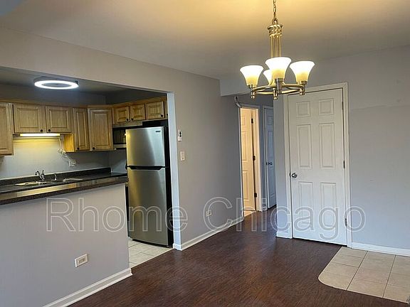 2nd image of 444 E Osage Ln APT 2A