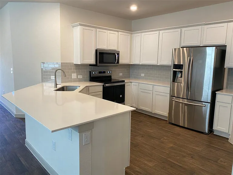 3117 Bragg Pl — Photo 2