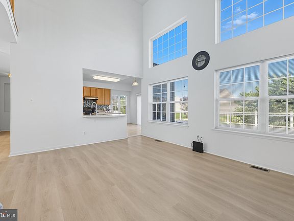 4th image of 34 Calvarese Dr