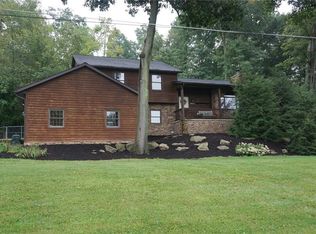 11909 Center Dr NE, Magnolia, OH 44643