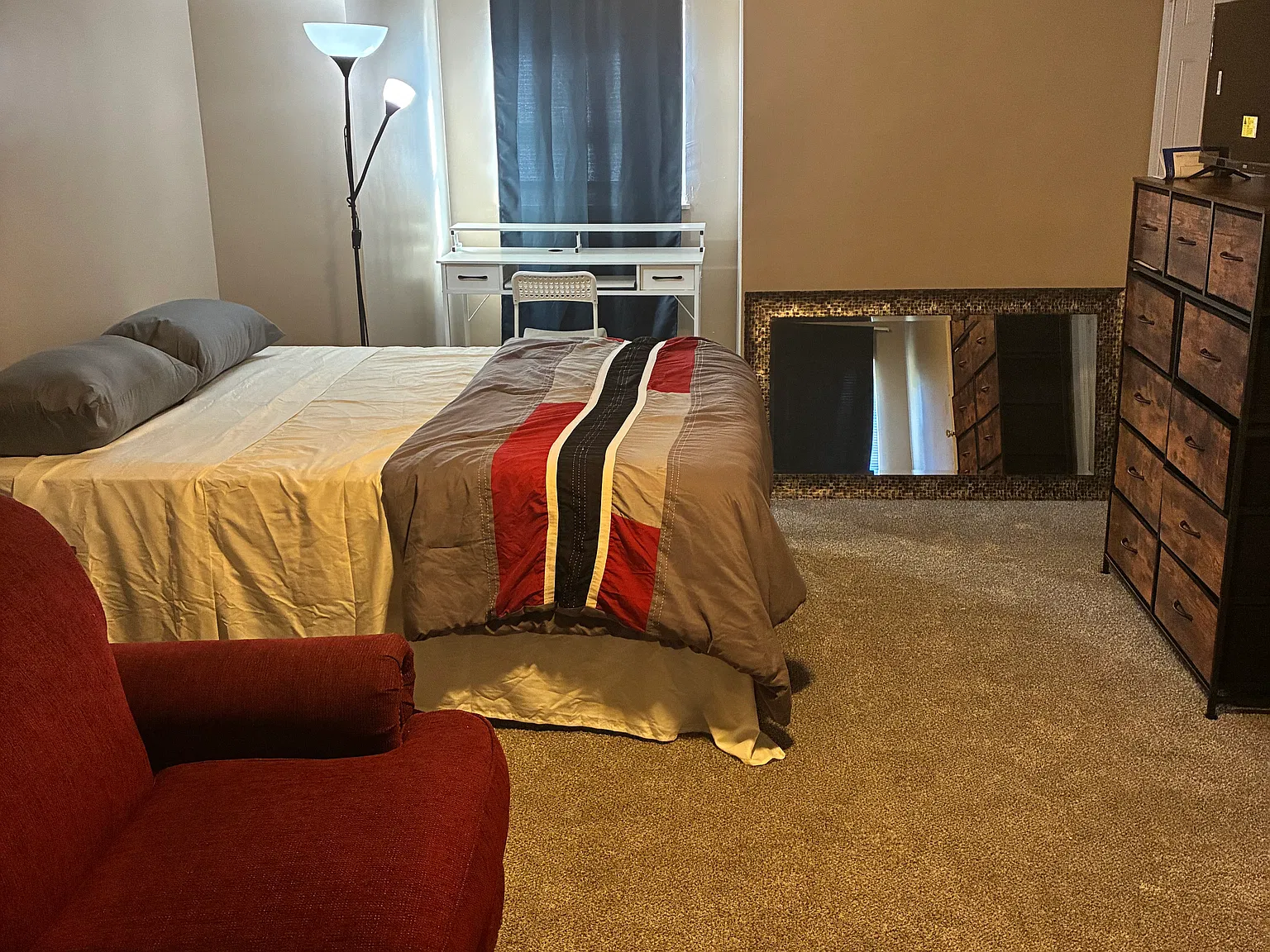 4 bed, 1451 sqft, $1,600 — Photo 1