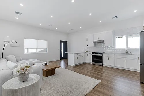 6204 Beeman Ave #2 Photo 1