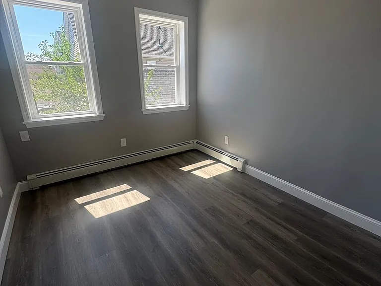 87 Jewell St #2R — Photo 4