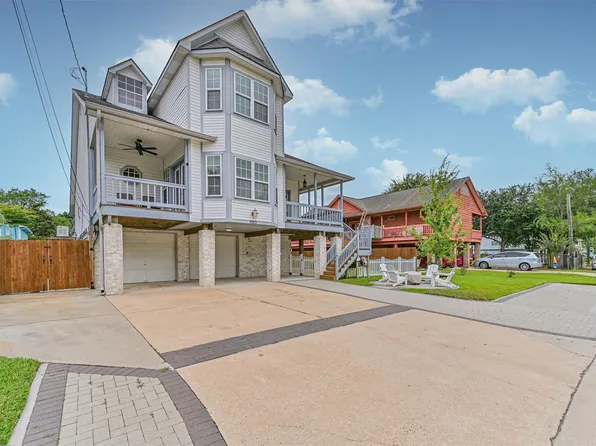 920 Grove Rd, Clear Lake Shores, TX 77565
