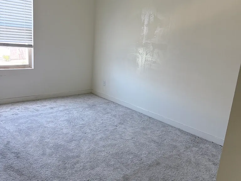 2236 W Laurie Ln — Photo 14