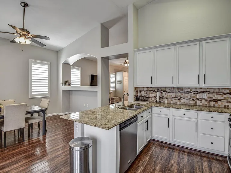 2567 E Brooks St — Photo 9
