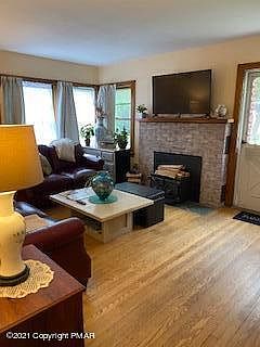 2nd image of 146 Maple Ave