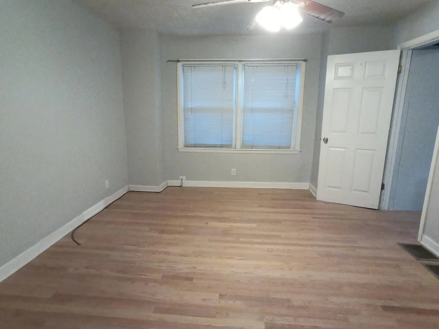 3922 N Ashland Ave — Photo 2