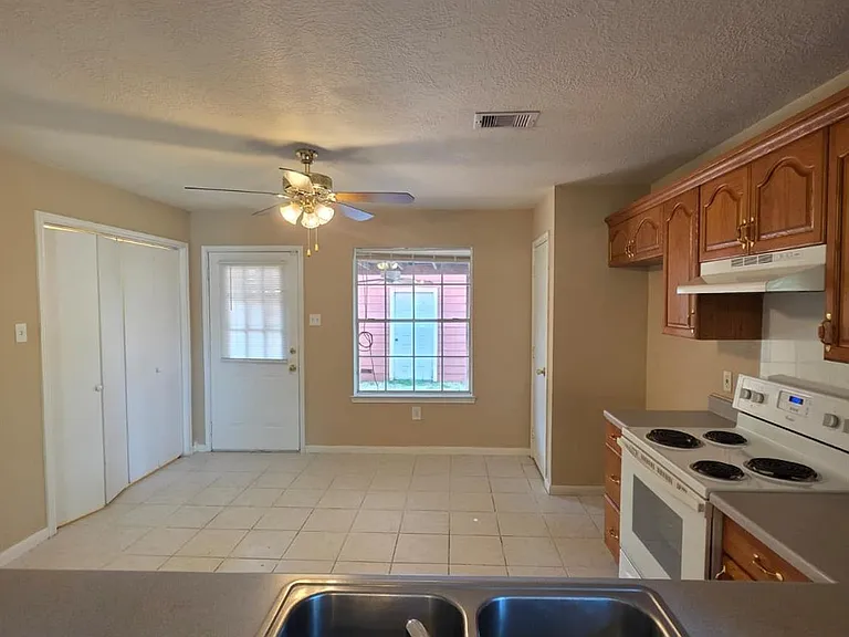 24023 Strong Pine Dr — Photo 4