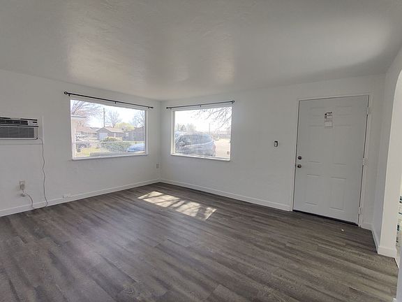 4th image of 821 E 8th Ave