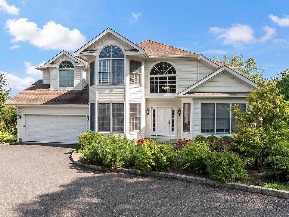 1st image of 24 Red Roof Dr