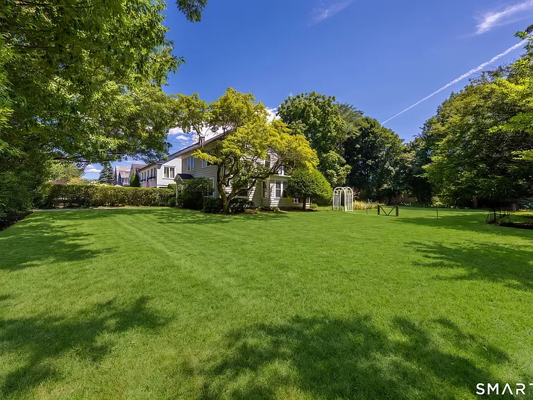 12 Roosevelt Rd — Photo 3