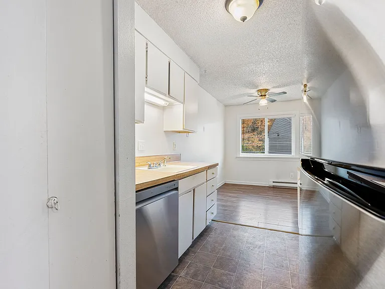 Sandy Terrace Apartments — Photo 5