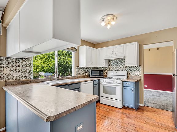 5th image of 768 Fieldstone Dr