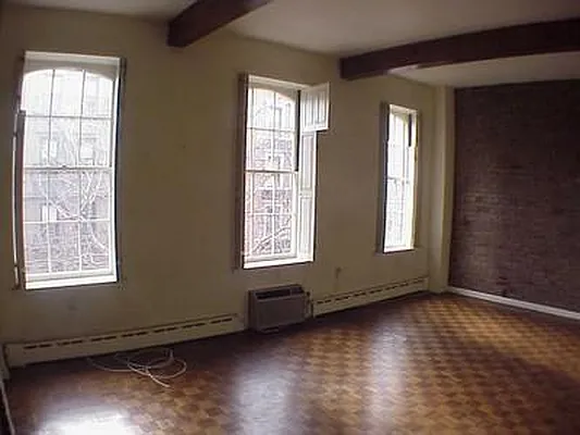 Rented by Bank Neary | media 33