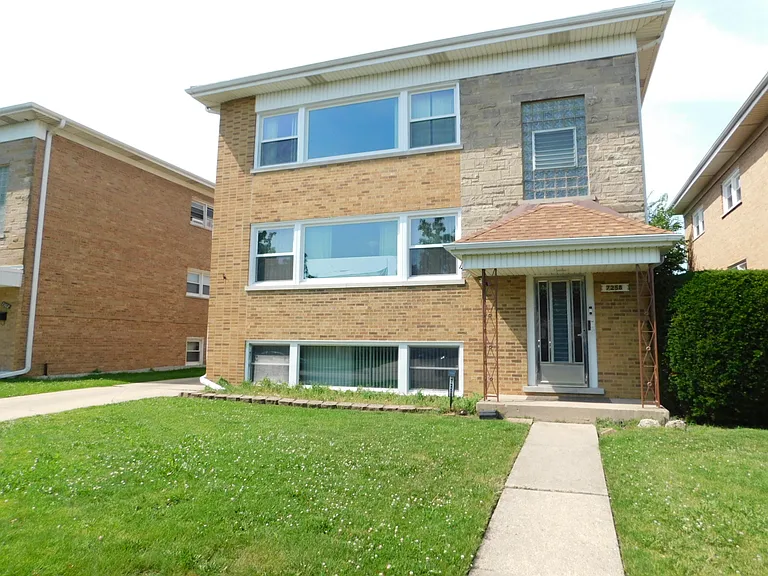 7258 W Crain St — Photo 10
