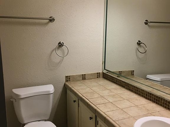 5th image of 1008 Palm Valley Dr E
