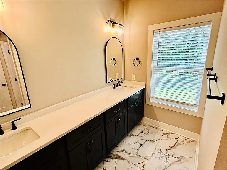 5785 Adrian Ln — Photo 10
