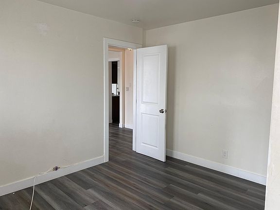 4th image of 11936 1/2 Rosecrans Ave