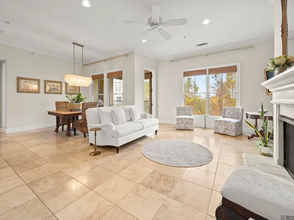998 Stanford Ave APT 417, Baton Rouge, LA 70808