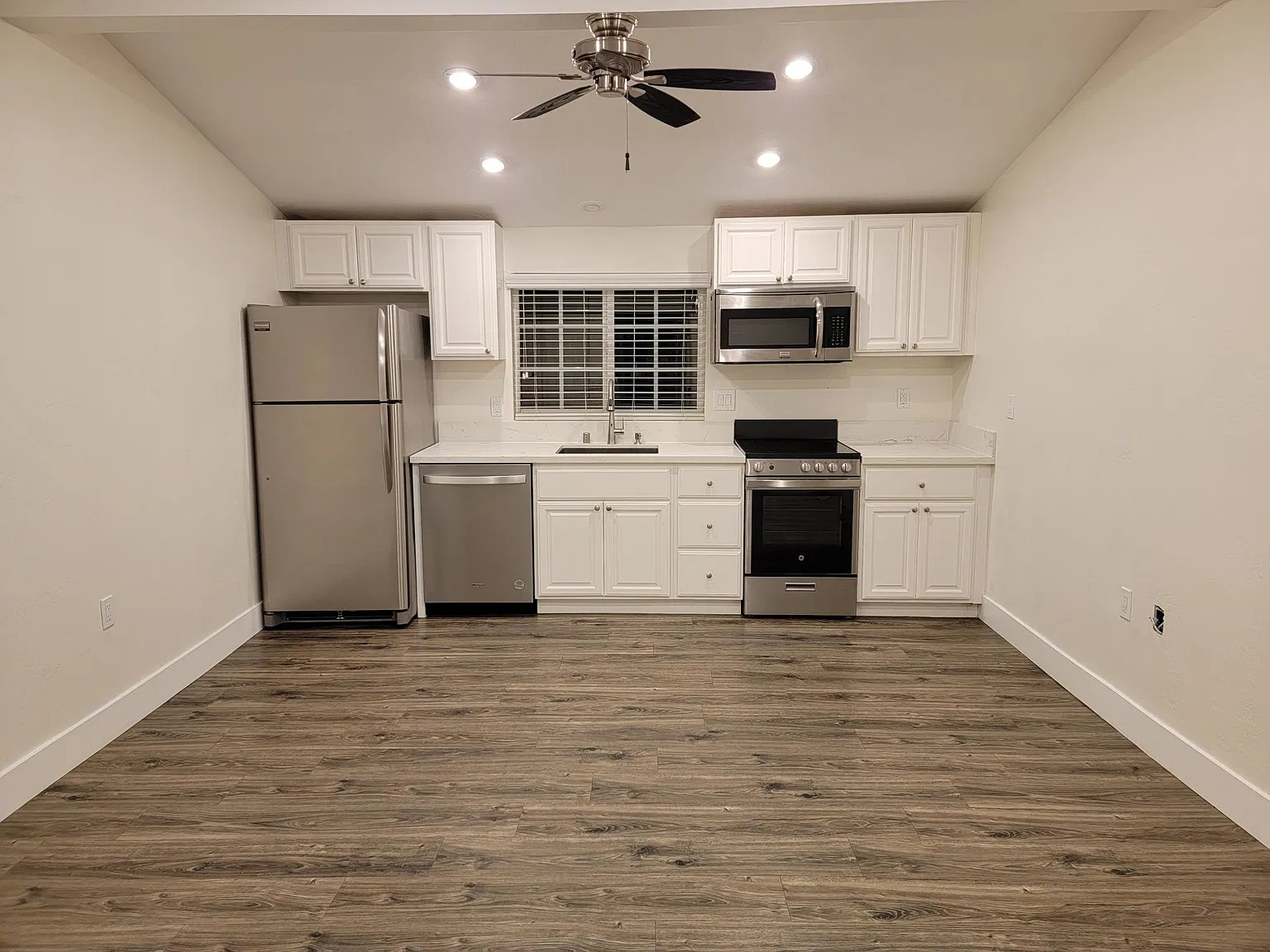 4804 W Mountain View Dr — Photo 1