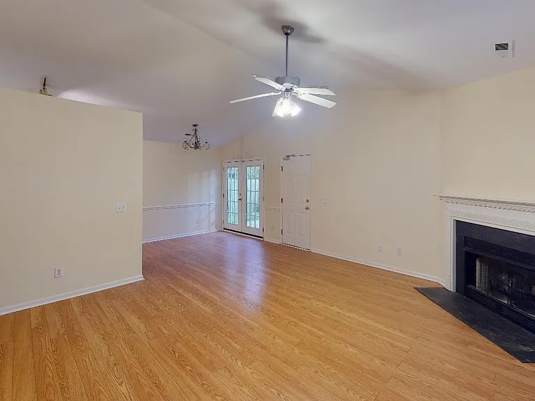 2428 Somerset Place Dr — Photo 3