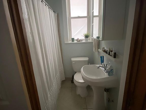 3rd image of 1104 N Ashland Ave #1
