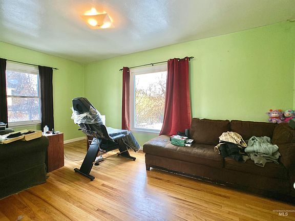 5th image of 301 N Birch St