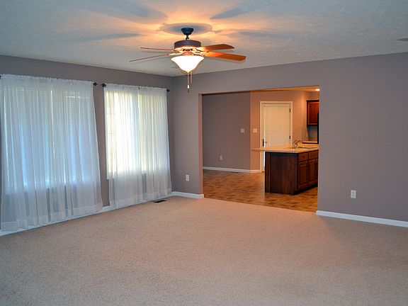3rd image of 1 Eastland Ct