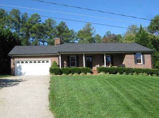 6141 Emory Ln, Hickory, NC 28601