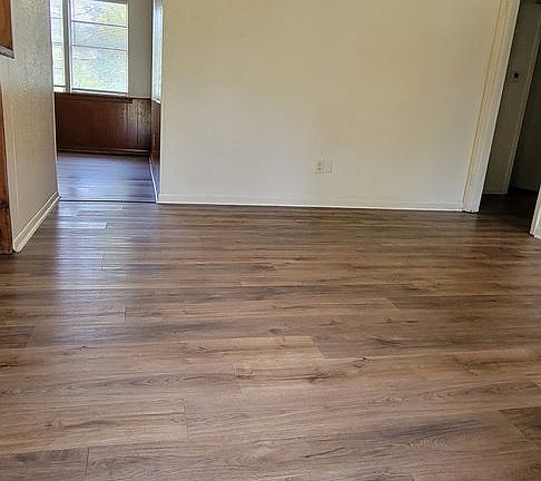 2nd image of 426 Lynbrook Blvd