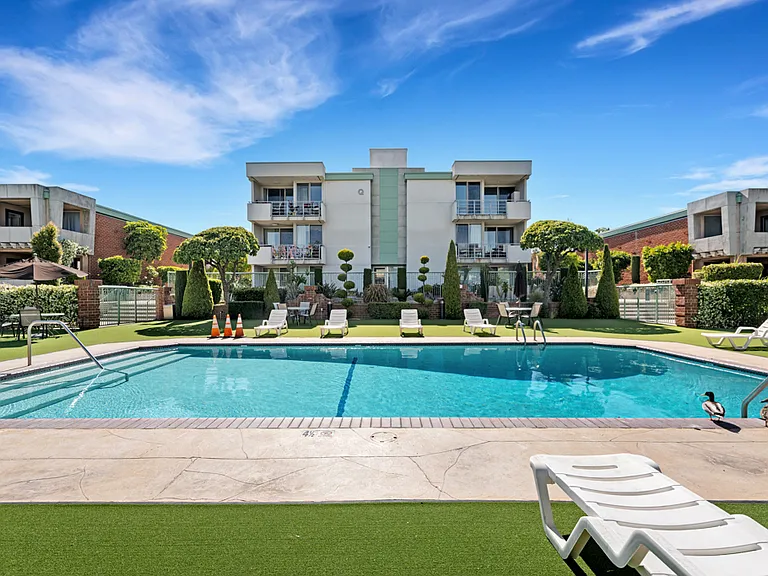 5301 Balboa Blvd #Q302 — Photo 1