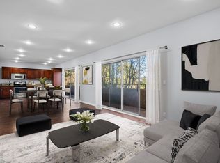 21521 Arcos Dr, Woodland Hills, CA 91364