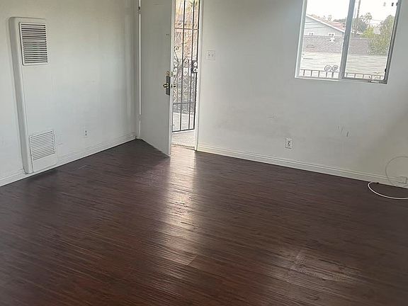 4th image of 327 S Kroeger St #C