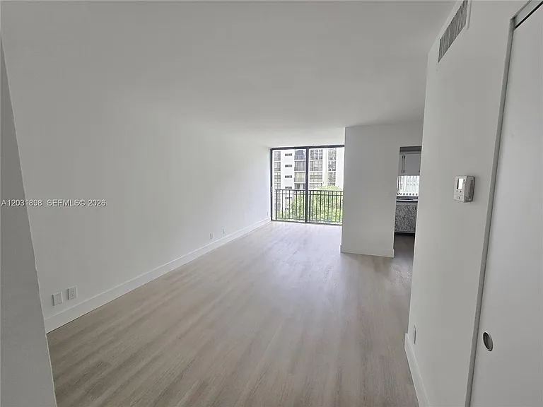 16919 N Bay Rd #517 — Photo 22