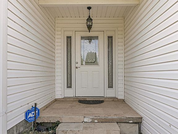 3rd image of 300 Sandusky Dr
