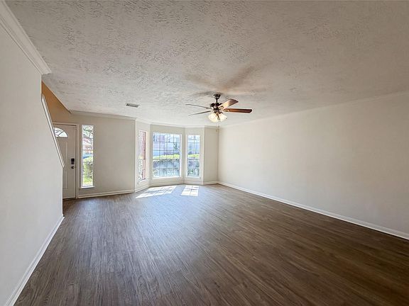 3rd image of 6831 Stratford Park Dr