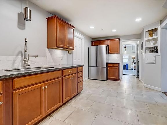 5th image of 23 Fairview Dr #7