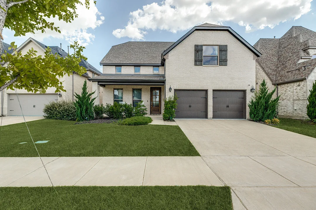 4 bed, 3342 sqft, $4,800 — Photo 1