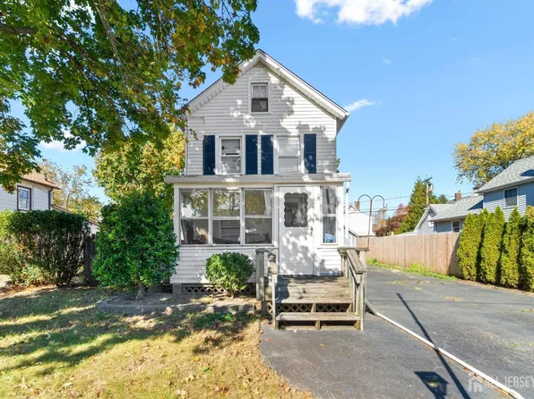 15 Railroad Ave, Helmetta, NJ 08828
