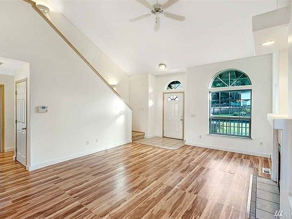 4th image of 9515 188th St E