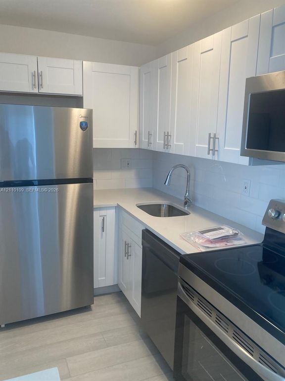 199 E McNab Rd APT 101, photo 9